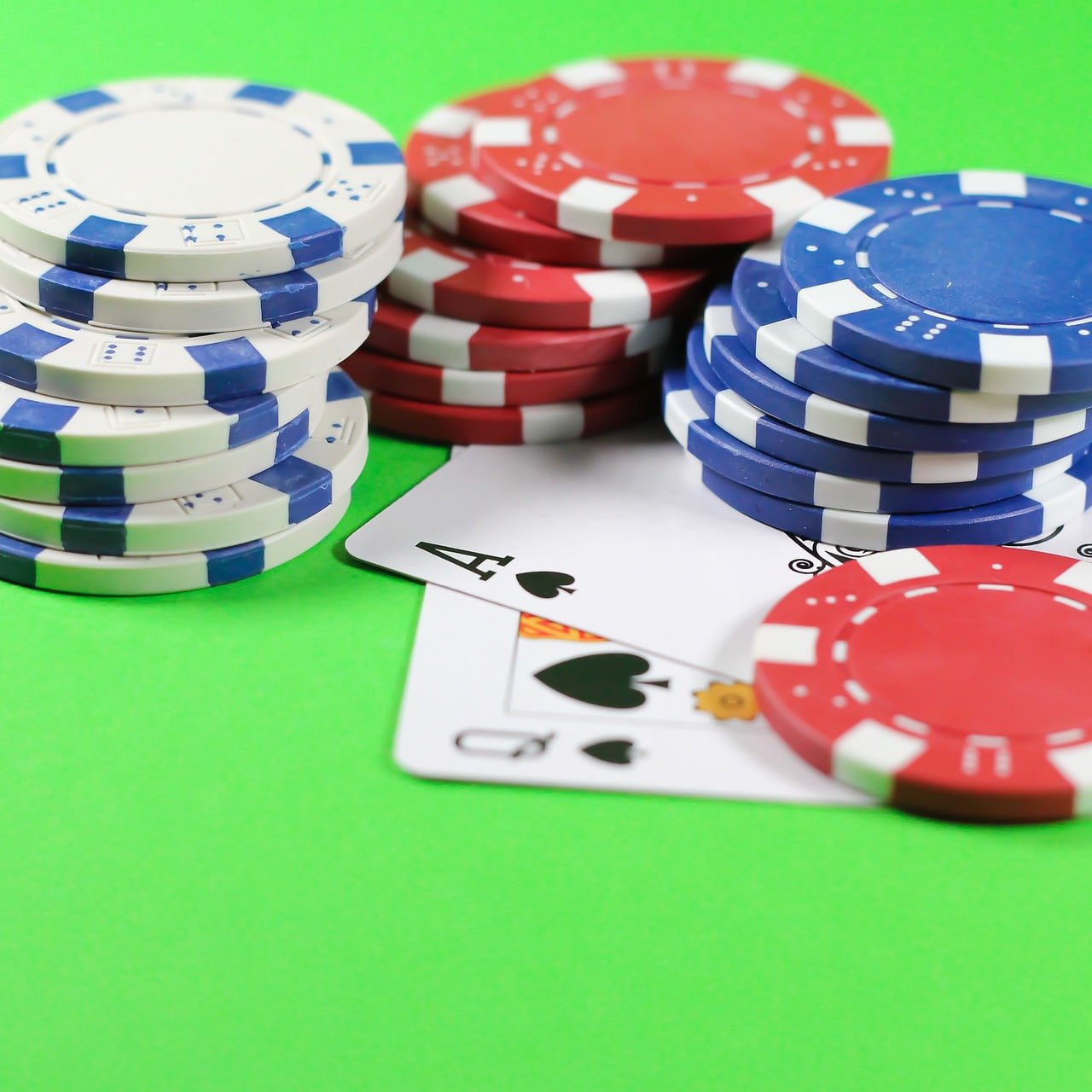 PokerKiuKiu aplikasi tampilan kasino live dealer profesional di smartphone